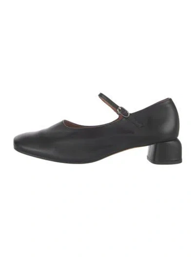 Pre-owned Loq Leather Pumps In Black