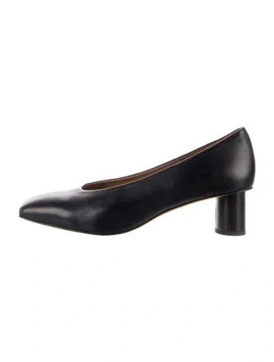 Pre-owned Loq Leather Pumps In Blue
