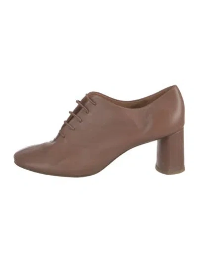 Pre-owned Loq Leather Pumps In Brown