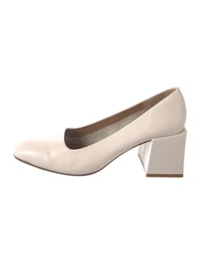 Pre-owned Loq Leather Pumps In Pink