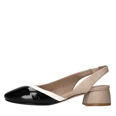 Lorena Paggi With Heel