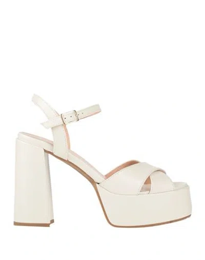 Lorenzo Mari Woman Sandals Off White Size 8 Leather