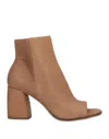 Loretta Pettinari Ankle Boots In Beige
