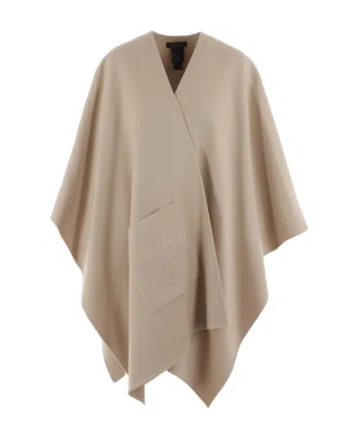 Loro Piana V-collar And Cloak In Nude