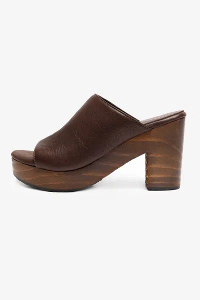 Los Angeles Apparel Woodsndl05 - Leather Platform Mule In Brown