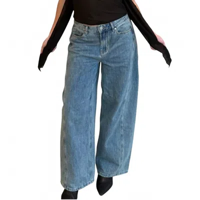 Loucia Kendall Low-rise Wide Leg Jean In Light Vintage In Blue