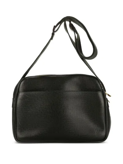 Pre-owned Louis Vuitton 1990 Taiga Shoulder Bag In Green
