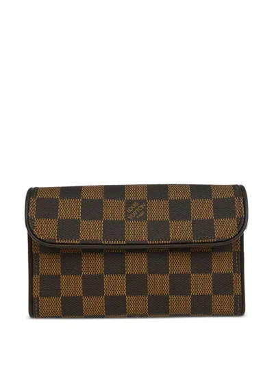 Pre-owned Louis Vuitton 2001 Pochette Damier-pattern Belt Bag In Brown
