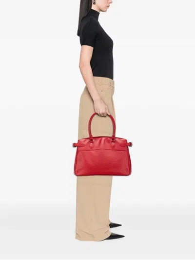 Pre-owned Louis Vuitton 2006 Epi Passy Gm Handbag In Red