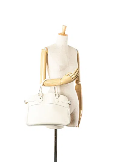 Pre-owned Louis Vuitton 2007 Epi Passy Pm Handbag In White