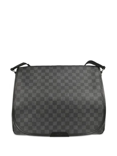 Pre-owned Louis Vuitton 2008 Daniel Gm Shoulder Bag In Black
