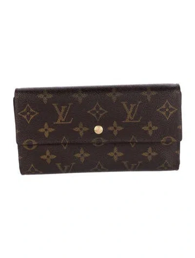 Pre-owned Louis Vuitton 2009 Lv Monogram Sarah Wallet In Brown