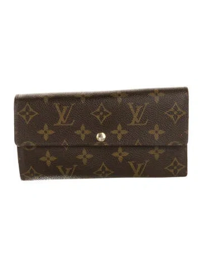 Pre-owned Louis Vuitton 2010 Lv Monogram Sarah Wallet In Brown