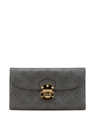 Pre-owned Louis Vuitton 2010 Mahina Amelia Wallet Long Wallets In Grey