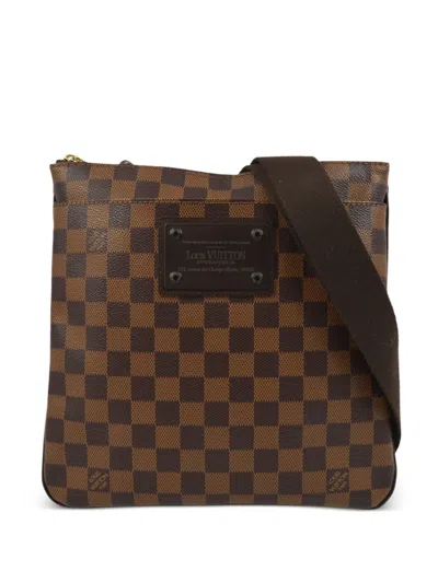 Pre-owned Louis Vuitton 2010  Pochette Plate Brooklyn Crossbody Bag In Brown