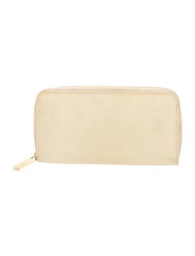 Pre-owned Louis Vuitton 2010 Vernis Patent Leather Sarah Wallet In Neutral
