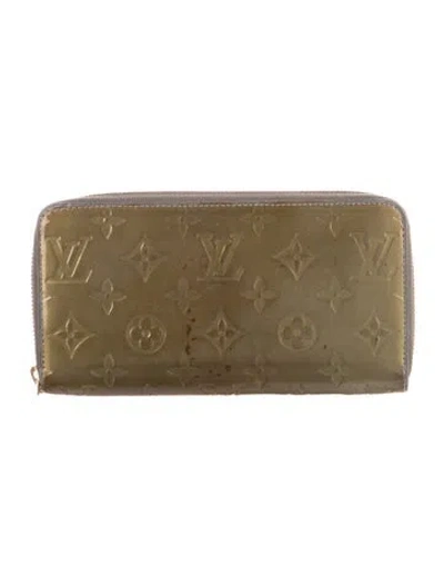 Pre-owned Louis Vuitton 2010 Vernis Patent Leather Zippy Wallet In Green/metallic