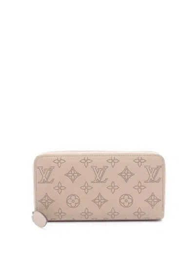 Pre-owned Louis Vuitton 2010-2026 Monogram Mahina Zippy Wallet Long Wallets In Brown