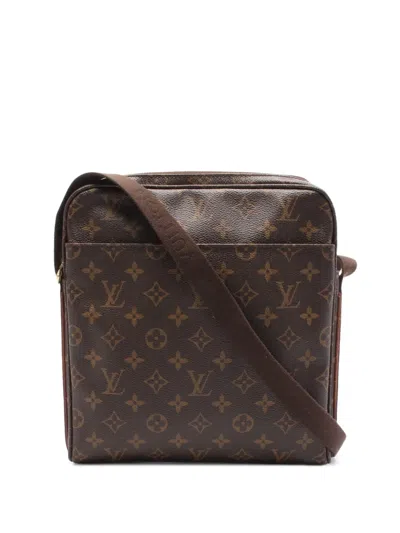 Pre-owned Louis Vuitton 2011 Trotteur Beaubourg Shoulder Bag In Brown