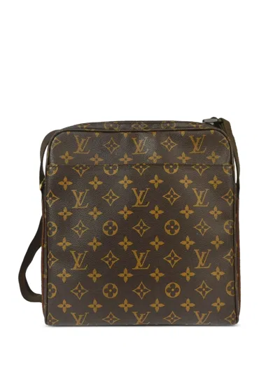 Pre-owned Louis Vuitton 2011 Trotteur Beaubourg Shoulder Bag In Brown