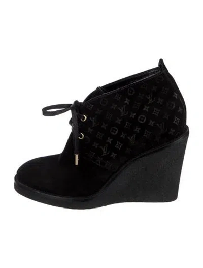 Pre-owned Louis Vuitton 2013 Lv Monogram Lace-up Boots In Black