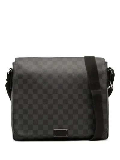 Pre-owned Louis Vuitton 2015 Damier Graphite District Mm Crossbody Bag In Black