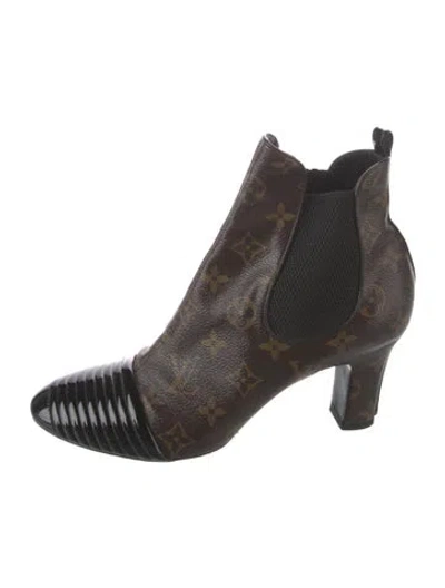 Pre-owned Louis Vuitton 2015 Lv Monogram Chelsea Boots In Brown