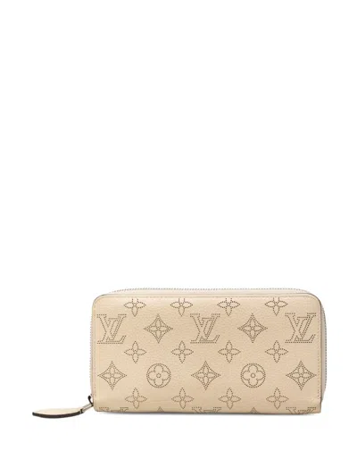 Pre-owned Louis Vuitton 2016 Monogram Mahina Zippy Wallet Long Wallets In White