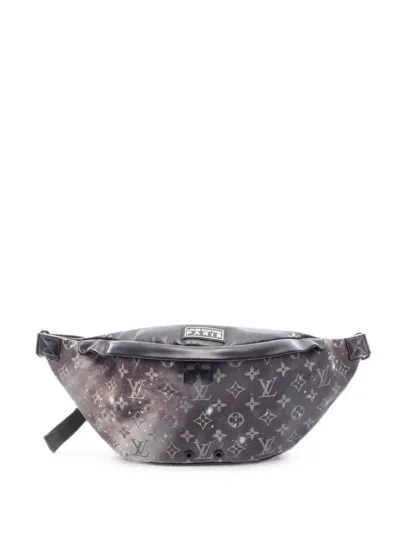 Pre-owned Louis Vuitton 2018 Discovery Bumbag Monogram Belt Bag In Black