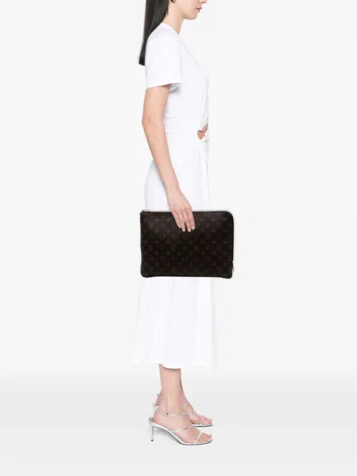 Pre-owned Louis Vuitton 2018 Monogram Etui Voyage Mm Clutch Bag In Brown