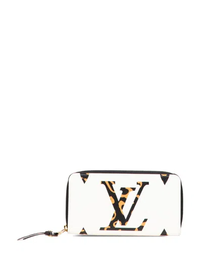 Pre-owned Louis Vuitton 2019 Monogram Giant Jungle Zippy Wallet Long Wallets In White