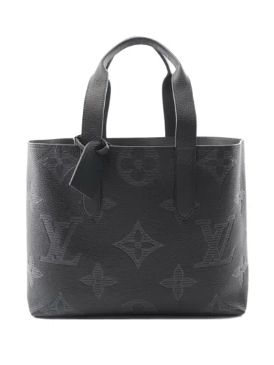 Pre-owned Louis Vuitton 2020 Hippopotamus Voyage Nv Shoulder Bag In Black