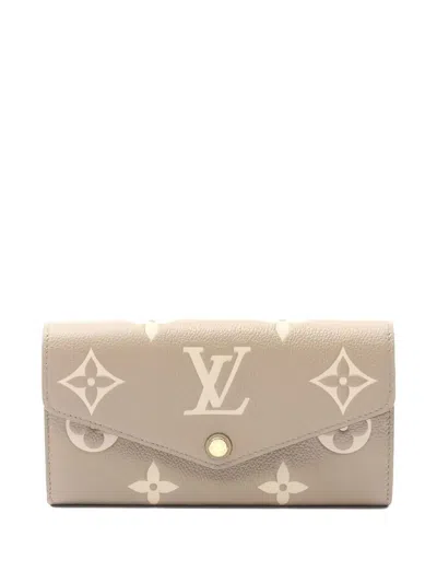 Pre-owned Louis Vuitton 2021s Sarah Monogram Wallet In Neutral