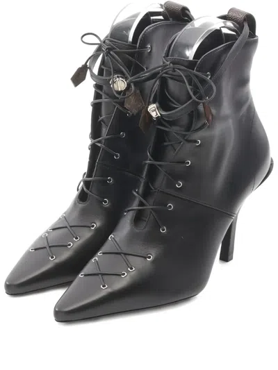 Pre-owned Louis Vuitton 95mm Janet Lace-up Ankle Boots In Black