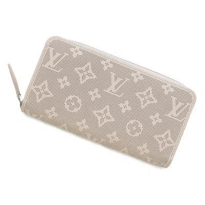 Pre-owned Louis Vuitton Beige Mahina Leather Long Wallet (bi-fold) () In Sand