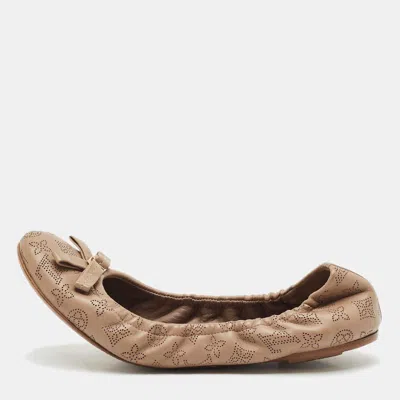 Pre-owned Louis Vuitton Beige Monogram Mahina Leather Elba Scrunch Ballet Flats Size 39