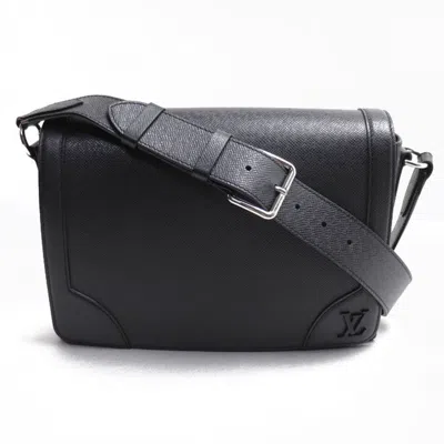 Pre-owned Louis Vuitton Black Taiga Leather Shoulder Bag ()