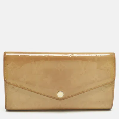 Pre-owned Louis Vuitton Blanc Corail Monogram Vernis Sarah Wallet In White