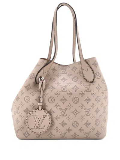 Pre-owned Louis Vuitton Blossom Mahina Leather Mm Tote Bag In Neutral