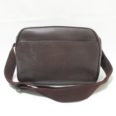 Pre-owned Louis Vuitton Bordeaux Taiga Leather Shoulder Bag ()