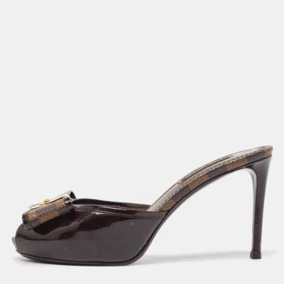 Pre-owned Louis Vuitton Brown Patent Leather And Damier Ebene Bow Slide Sandals Size 36