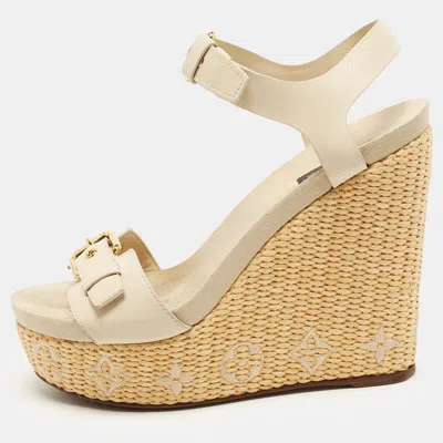 Pre-owned Louis Vuitton Buckle Size 39 Grey Leather And Woven Straw Platform Wedge Sandals In Gray