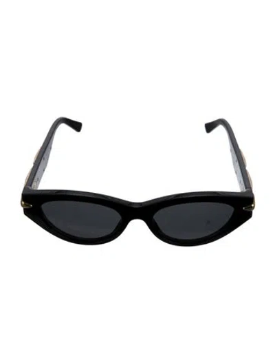 Pre-owned Louis Vuitton Cat-eye Tinted Sunglasses In Black