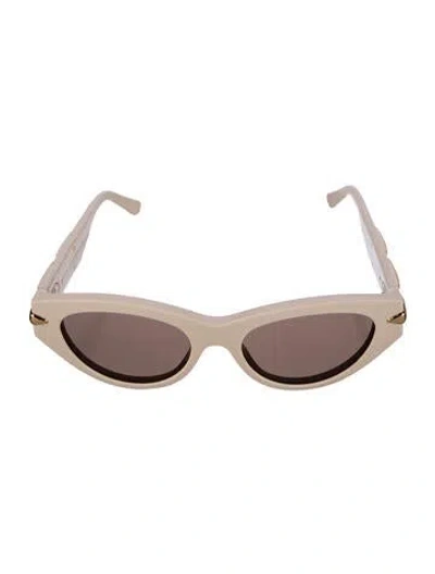 Pre-owned Louis Vuitton Cat-eye Tinted Sunglasses In Neutral