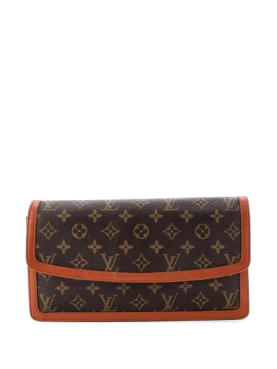 Pre-owned Louis Vuitton Dame Pochette Monogram Canvas Gm Clutch Bag In Brown