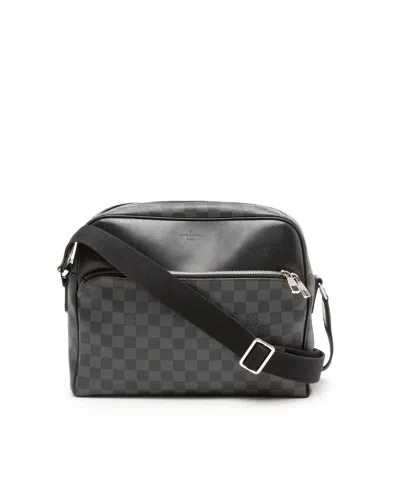 Pre-owned Louis Vuitton Damier Graphite Dayton Reporter Mm Bag In Black
