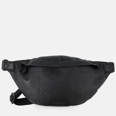 Pre-owned Louis Vuitton Discovery Bumbag Noir Monogram Shadow Size Pm In Black