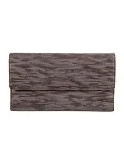 Pre-owned Louis Vuitton Epi Leather International Wallet In Purple