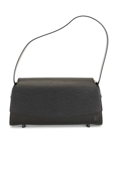Pre-owned Louis Vuitton Epi Nocturne Pm Shoulder Bag In Black