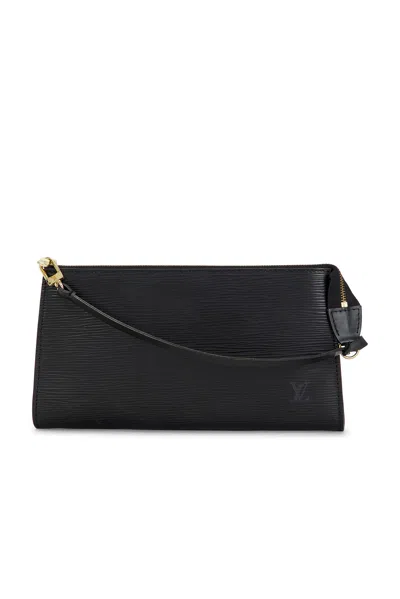 Pre-owned Louis Vuitton Epi Pochette Accessoires 24 Shoulder Bag In Black
